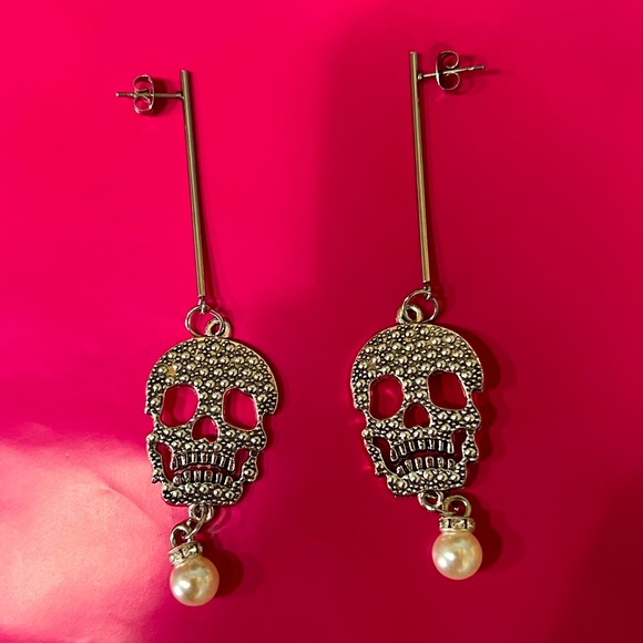 New Sexy Skull Earrings - Picture 5 of 6